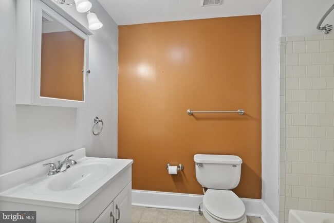 Building Photo - 250 S Highland Ave