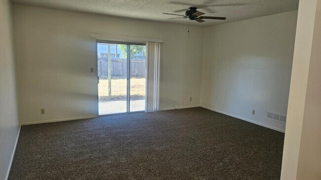 Building Photo - 956 W Antonio Dr