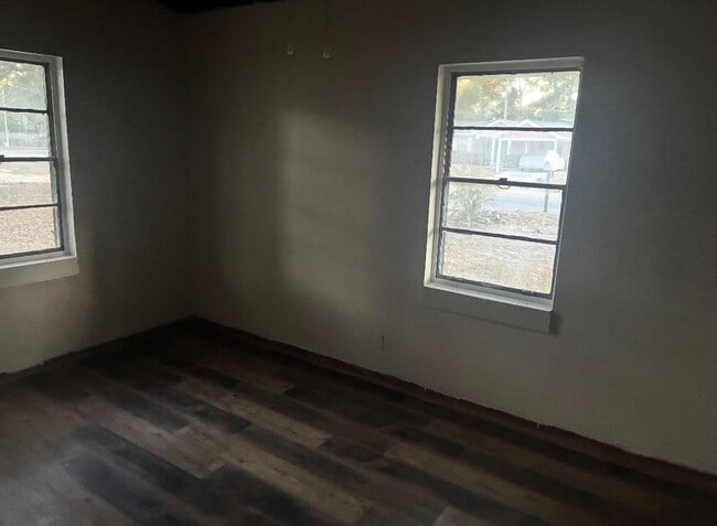 Building Photo - 1505 W Gordon Ave