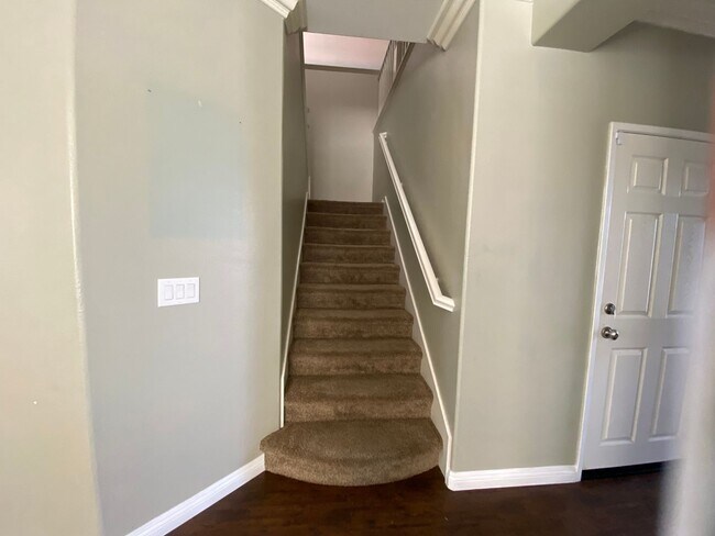 Building Photo - 28595 Autumn Ln