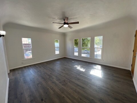 Building Photo - 6090 Saturn St