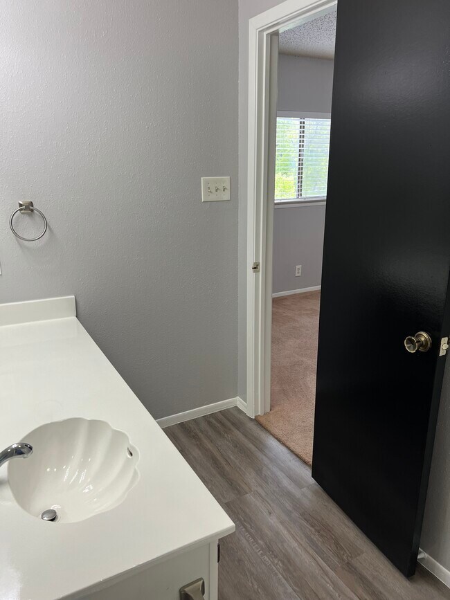 Building Photo - 9713 Village Briar