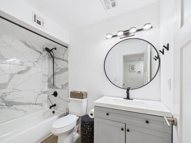 Building Photo - Tempe Gem - Fully furnished with a pool