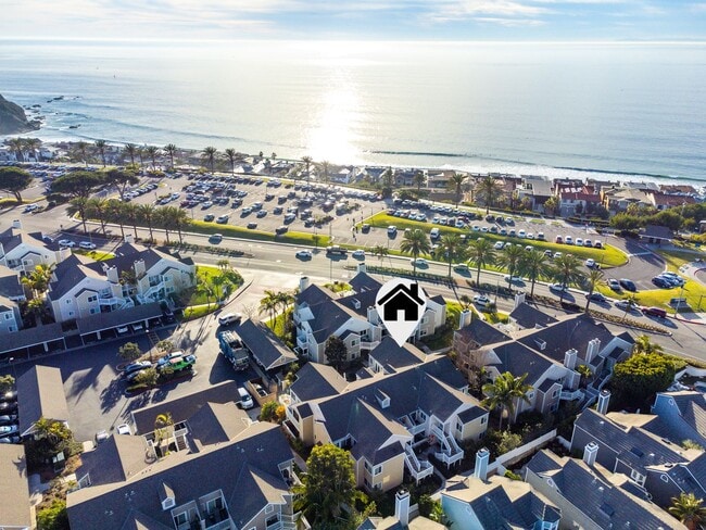 Building Photo - Remodeled 2 Bed, 2 Bath Condo with Ocean V...