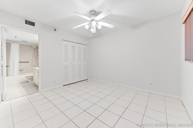 Building Photo - 7260 Kinghurst Dr