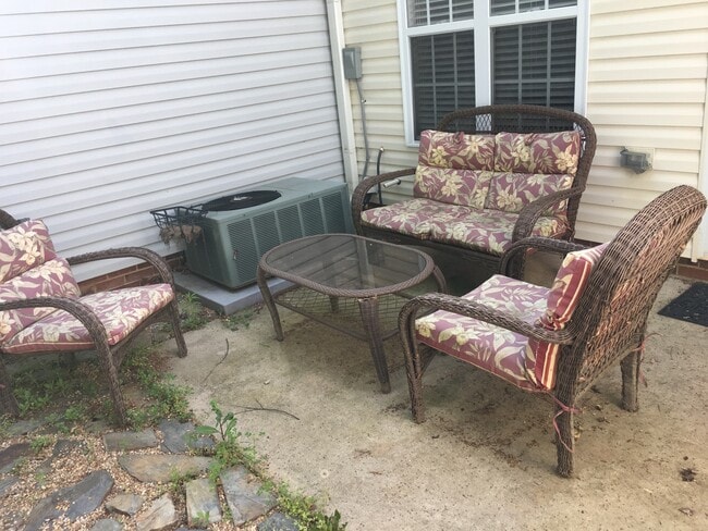 Building Photo - 448 Dunwood Dr