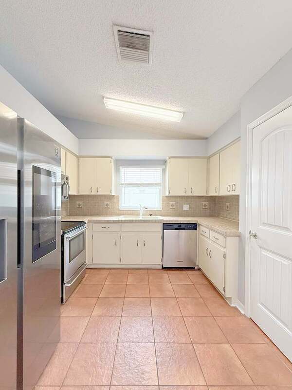 Building Photo - 1118 Hardwood Dr