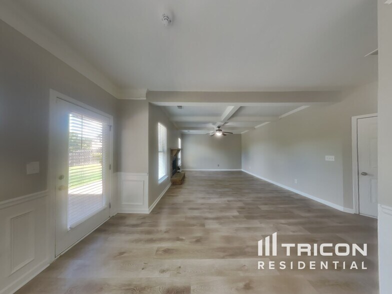 Building Photo - 409 Akers Dr