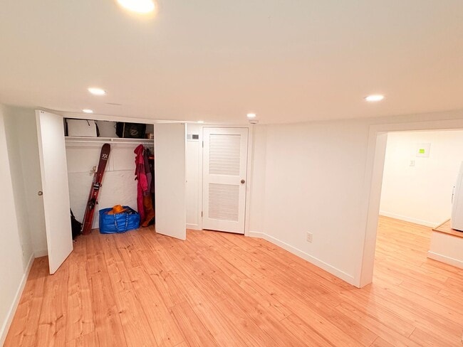 Building Photo - Charming 2 Bed 1 Bath Duplex in West Highlands