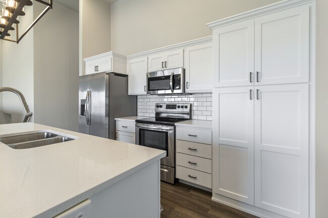 Building Photo - 758 United Dr