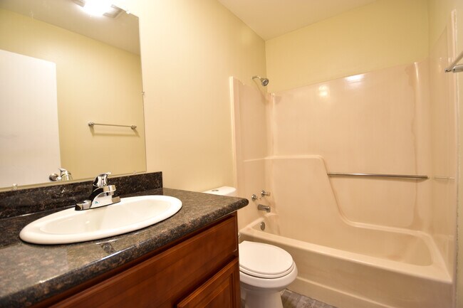 Building Photo - 1849 Cinclair Loop