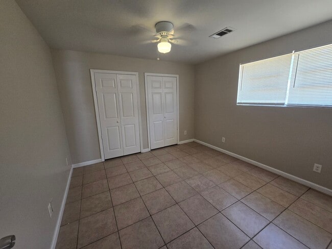 Building Photo - 5 Bedroom Single House