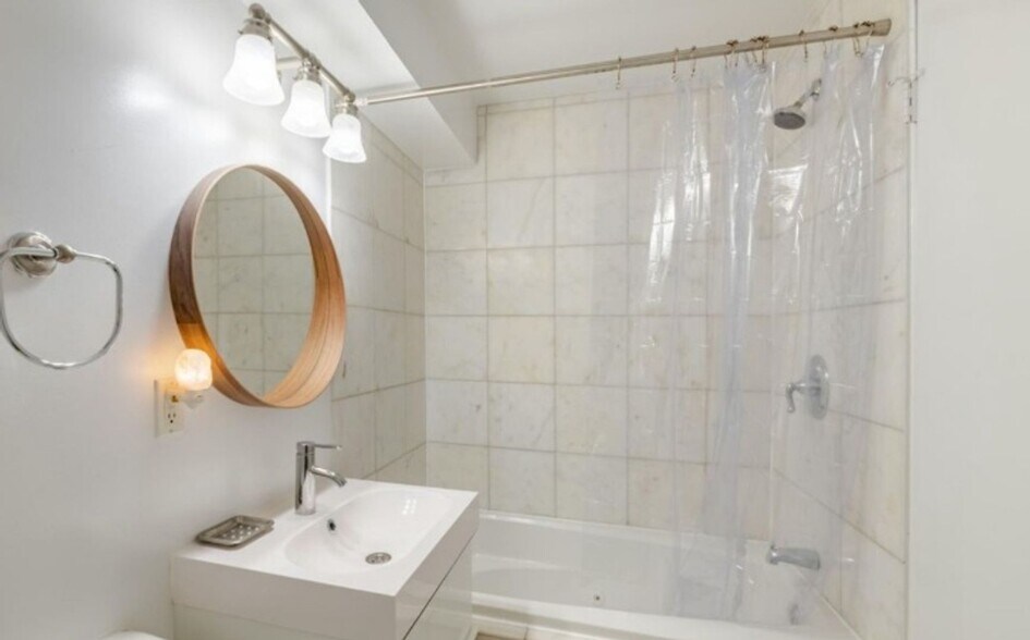 Building Photo - 1835 Mintwood Pl NW