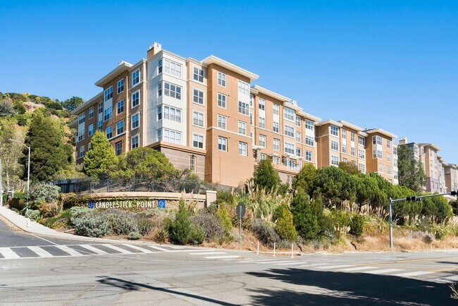 Building Photo - Pet Friendly, Luxurious Condo w/Bay Views....