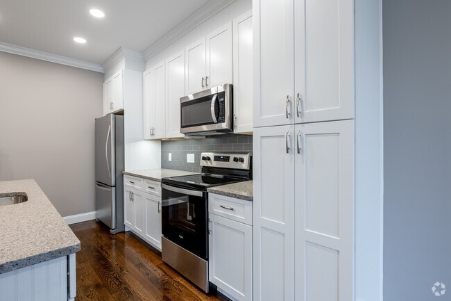1BR 1BA - 772SF - Washington Square at Hickory
