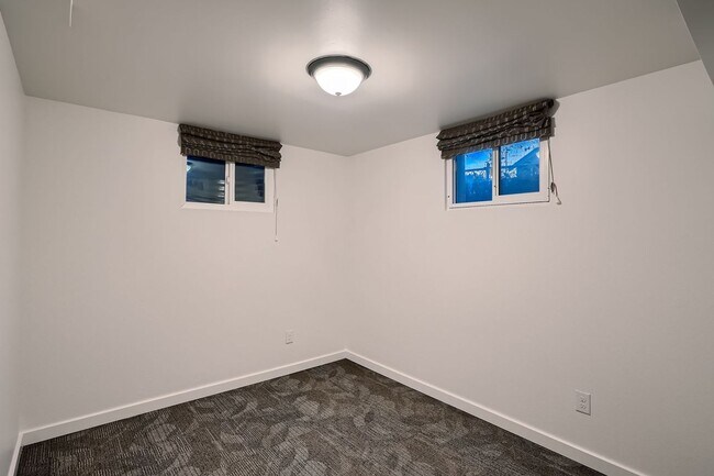 Building Photo - 3125 N Raleigh St