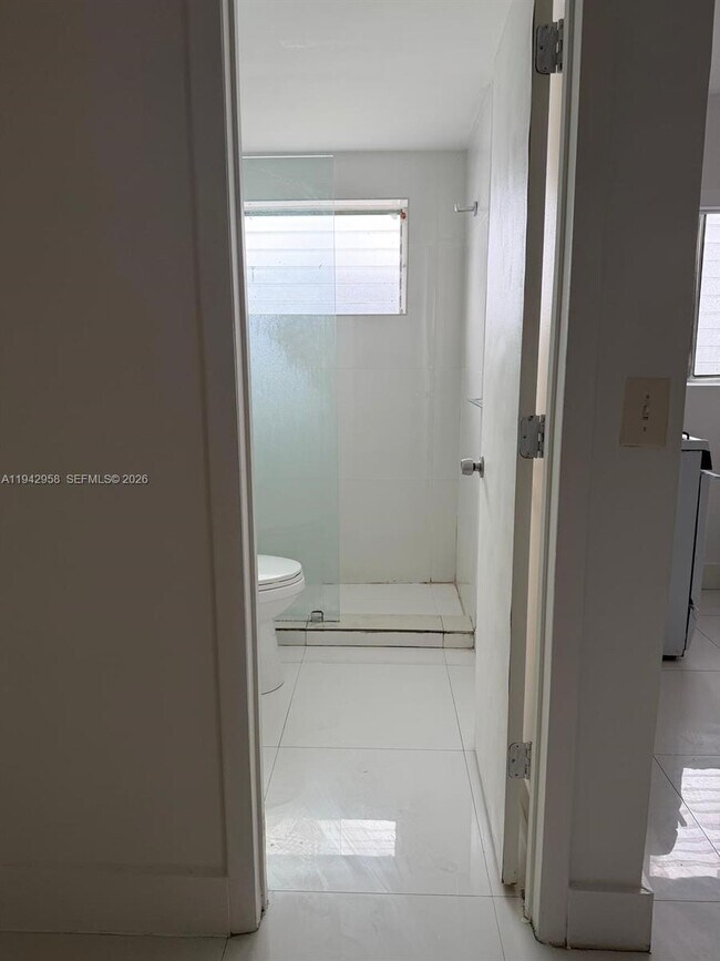 Building Photo - 825 Euclid Ave