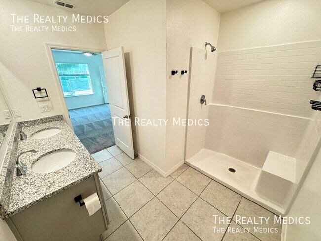 Building Photo - 320 Mariana Way