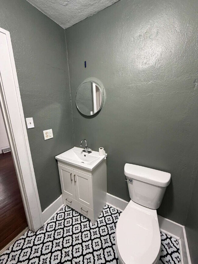 Building Photo - 1020 28th St