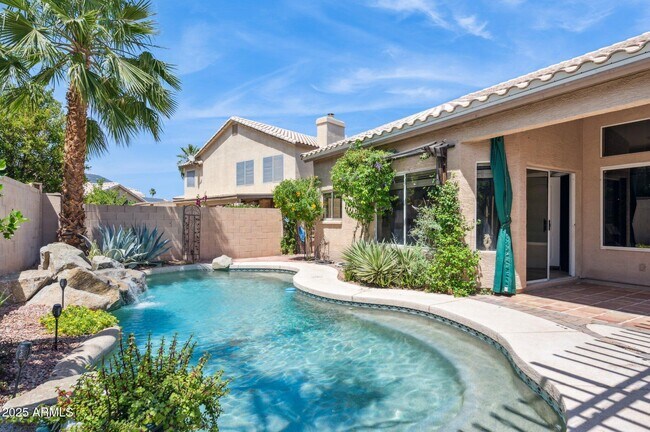 Building Photo - 758 S Lagoon Dr