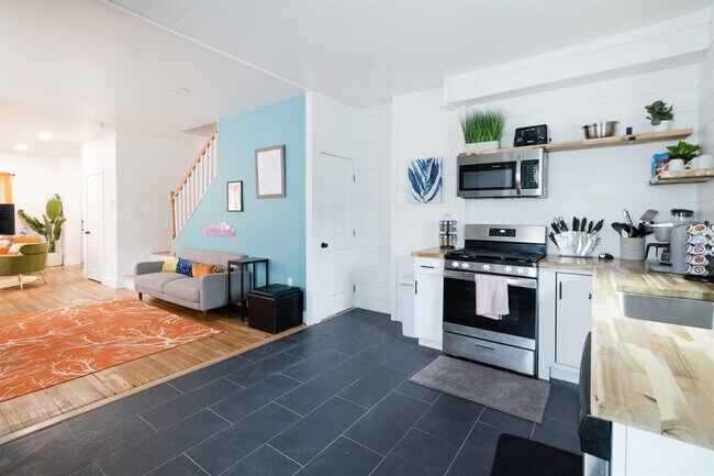 Building Photo - 10628 Lee Ave