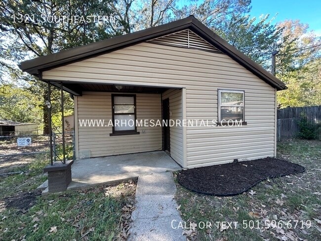 Building Photo - 1321 Southeastern-