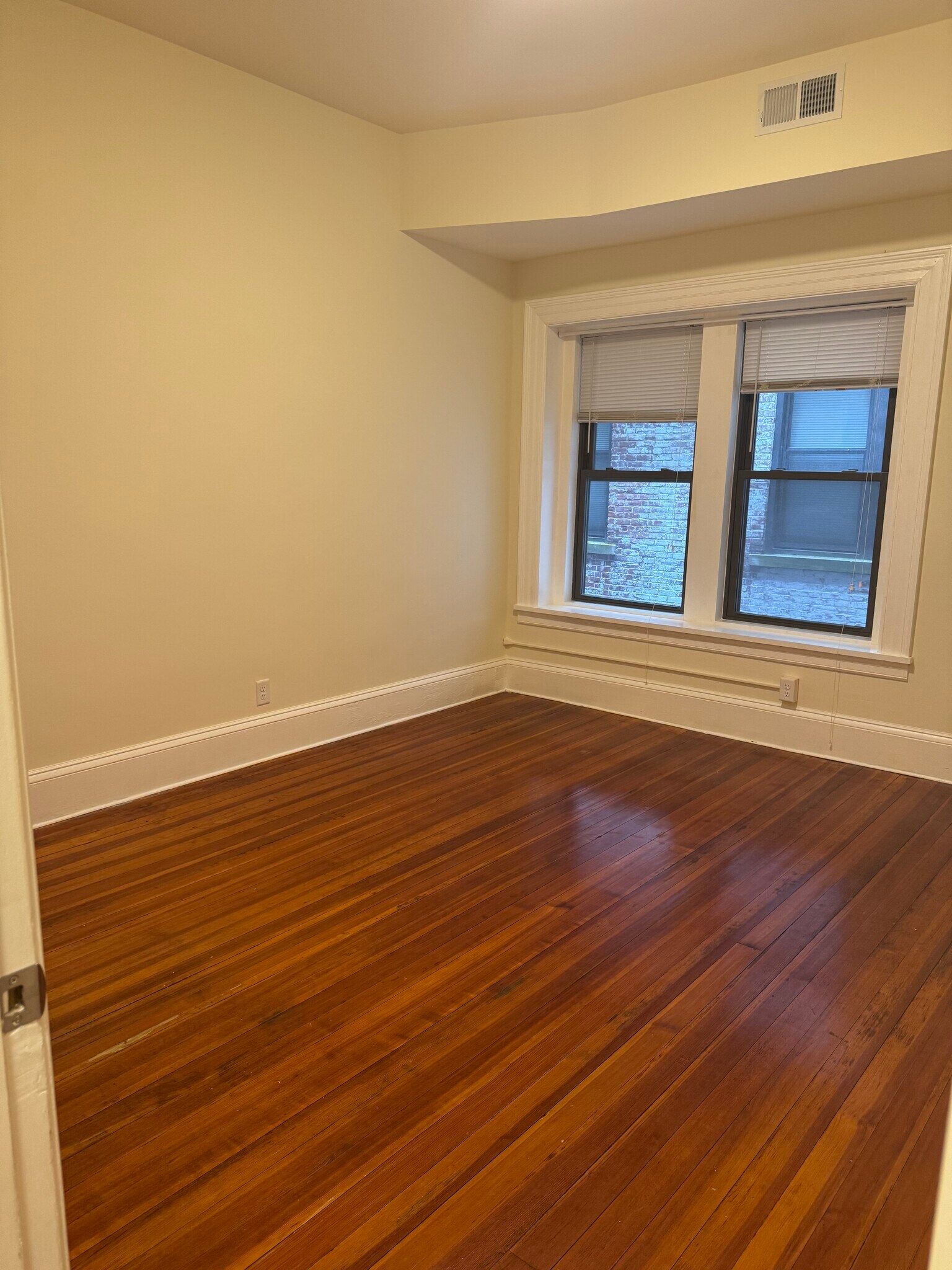 Building Photo - 1471 Beacon St