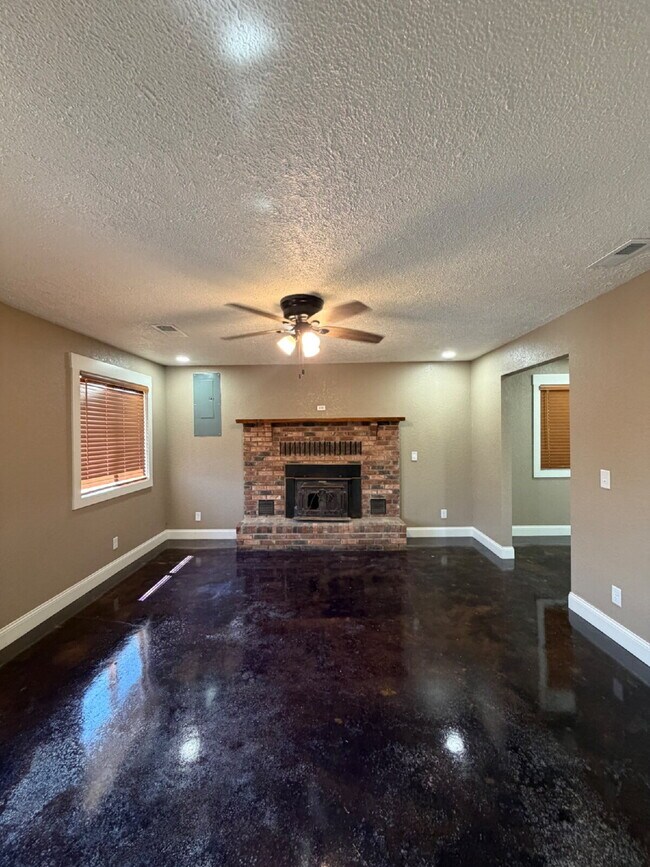 Building Photo - 21167 Narrows Ln