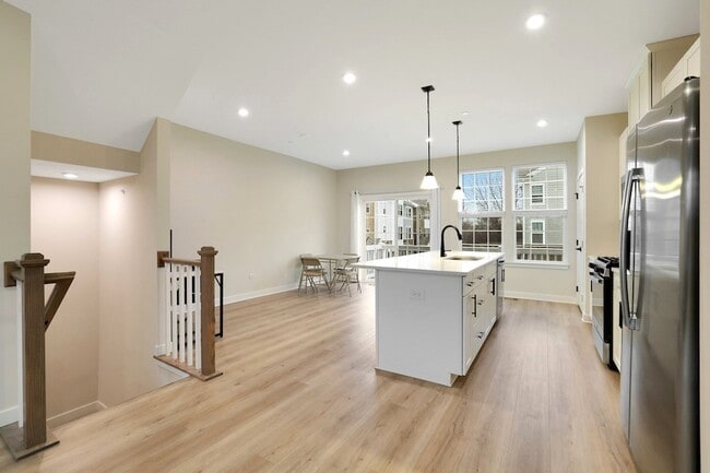 Building Photo - 155 Canterbury Way