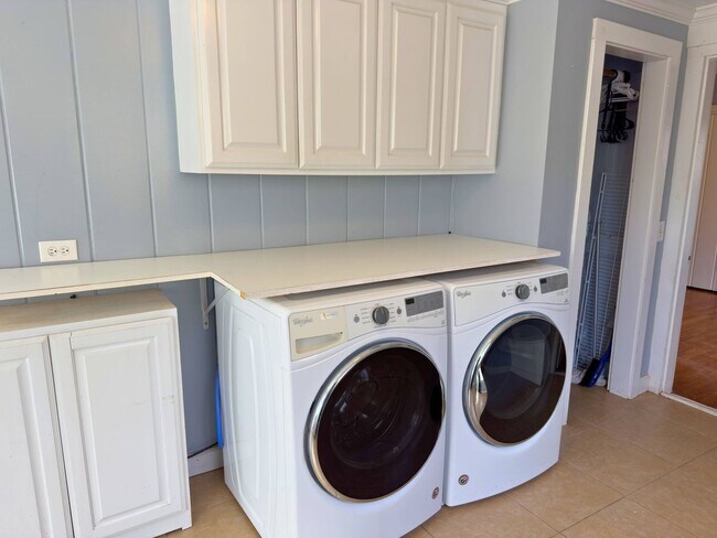 Building Photo - Adorable 3 bed 2 bath home in Brook Village!