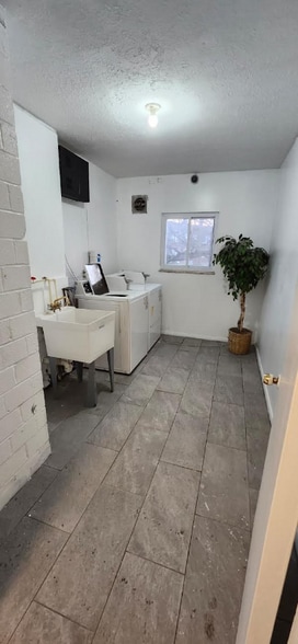 Building Photo - 14918 Milverton Rd