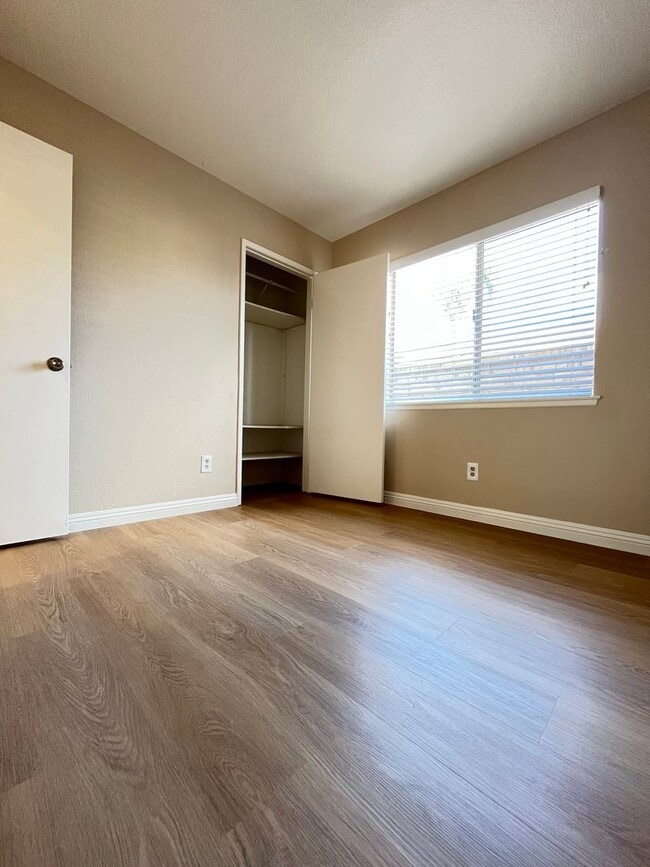 Building Photo - RECENTLY REFURBISHED  SINGLE STORY HOUSE W...