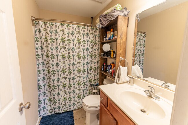 Building Photo - 314 N 2nd St