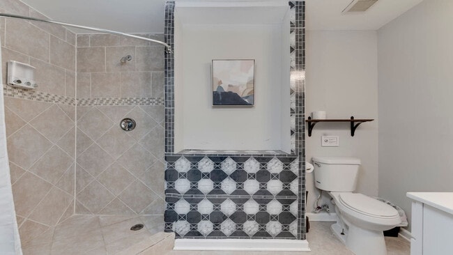 Building Photo - 48 E Reed Ave