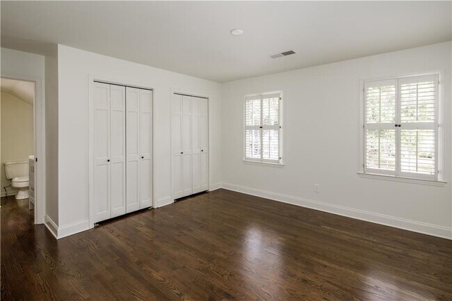 Building Photo - 3017 Greenfield Dr