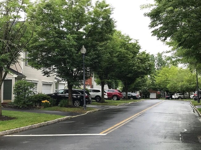 Building Photo - 304 Harvest Ln