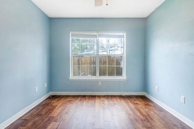 Building Photo - 2060 Cambridge Cir