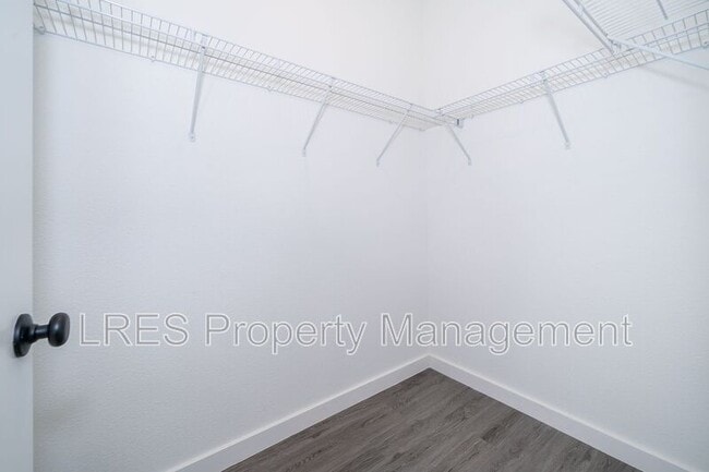 Building Photo - 8773 Zen Dr