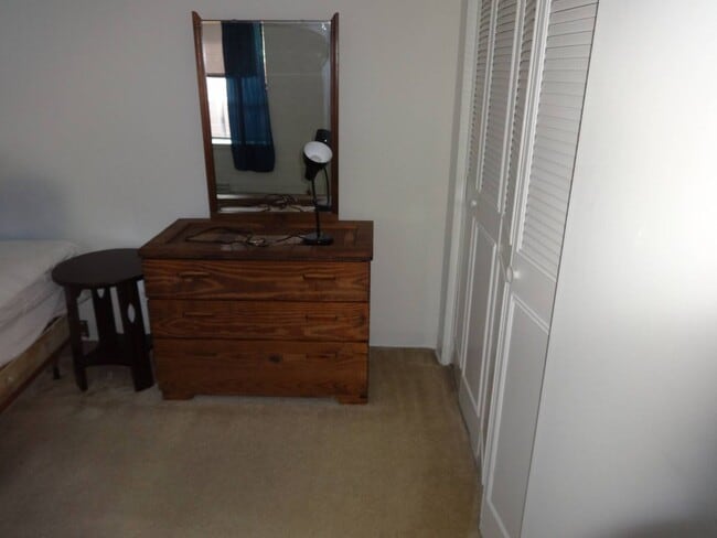 Building Photo - One Bedroom Apartment at Arlington Court