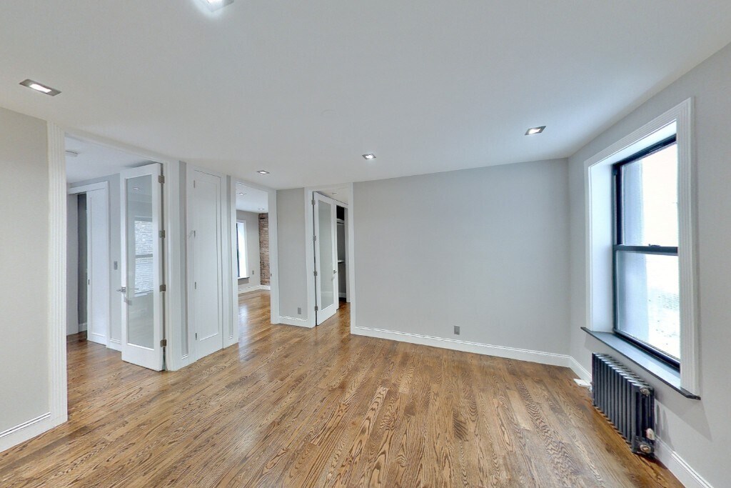 Building Photo - 334 E 100th St
