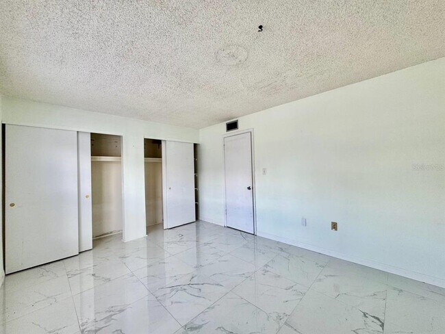 Building Photo - 1095 82nd Terrace N