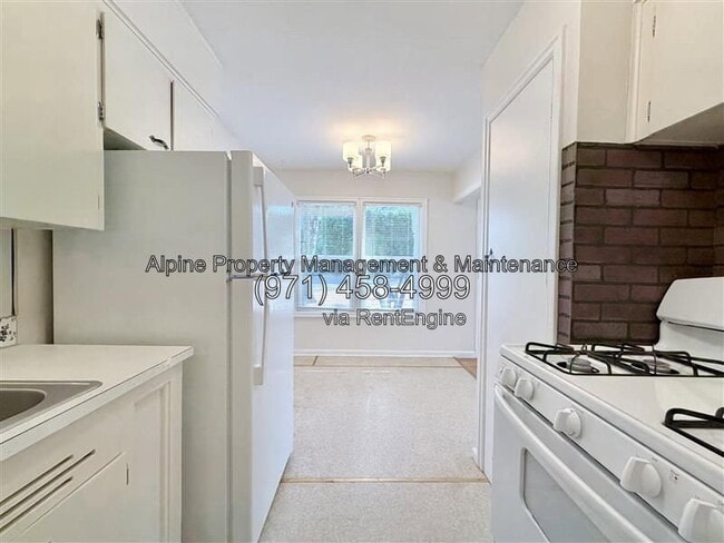 Building Photo - 1017 NE Birchwood Dr