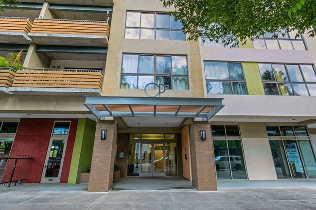 Building Photo - Charming 1BR Condo in Atlanta