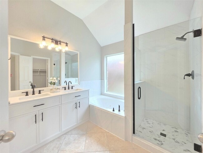 Building Photo - 17602 Haywood Oaks Dr