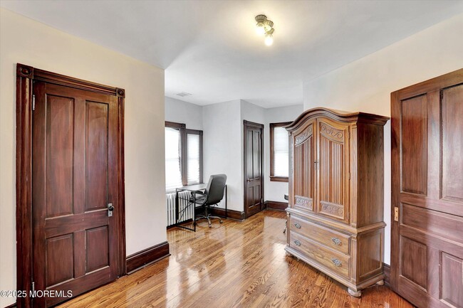 Building Photo - 307 Spier Ave