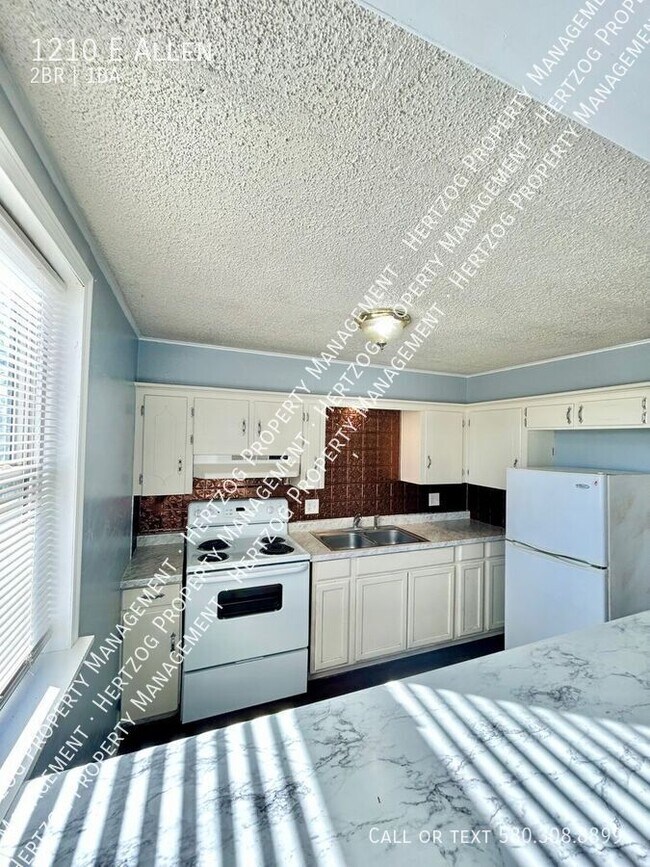 Building Photo - 1210 E Allen-