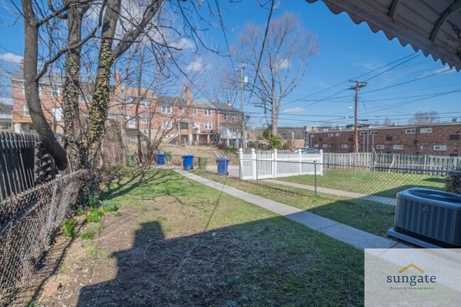 Building Photo - 1444 Meridene Dr