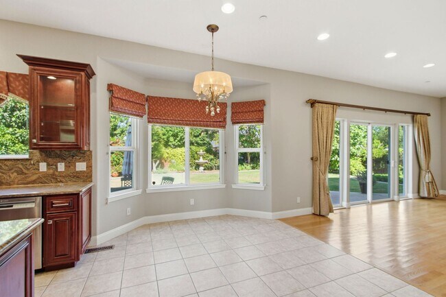 Building Photo - Stunning 5-Bedroom Sunnyvale Home