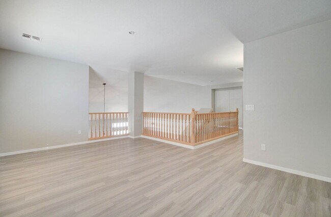 Building Photo - 2026 E County Down Dr