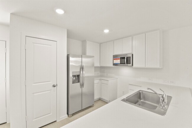 Building Photo - 12403 Mountain Daisy Rd